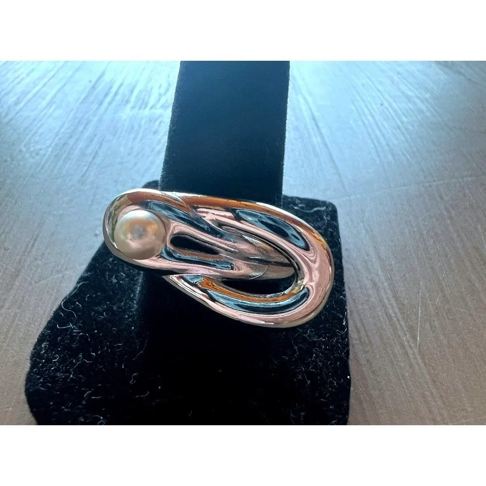Abstract Sculptural Pearl Ring Size 9.5 Silver Tone Modernist Bypass Fluid